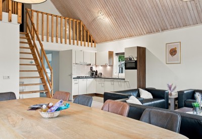 Eettafel en keuken